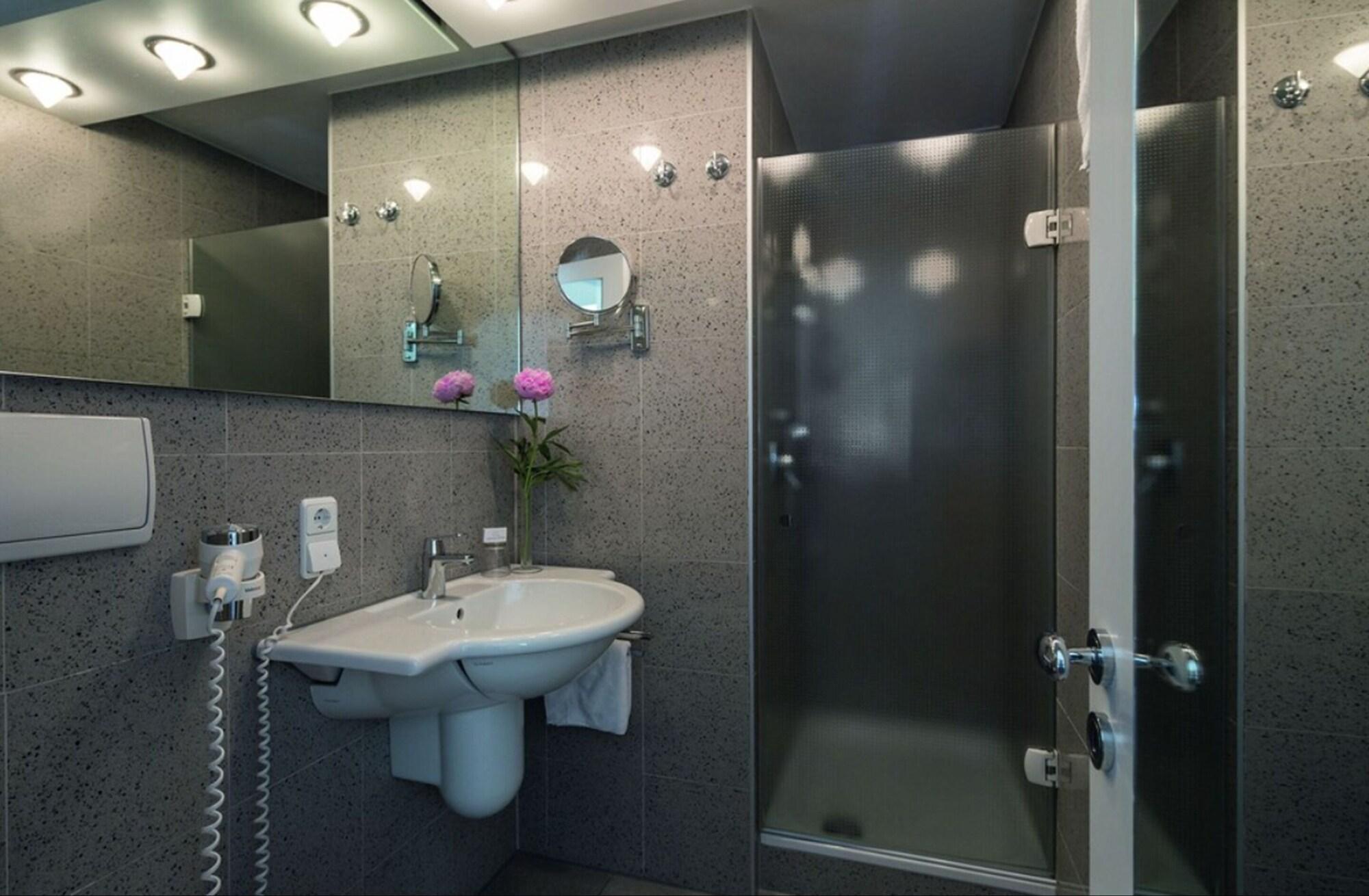 Parkhotel Schmid Adelsried ภายนอก รูปภาพ
