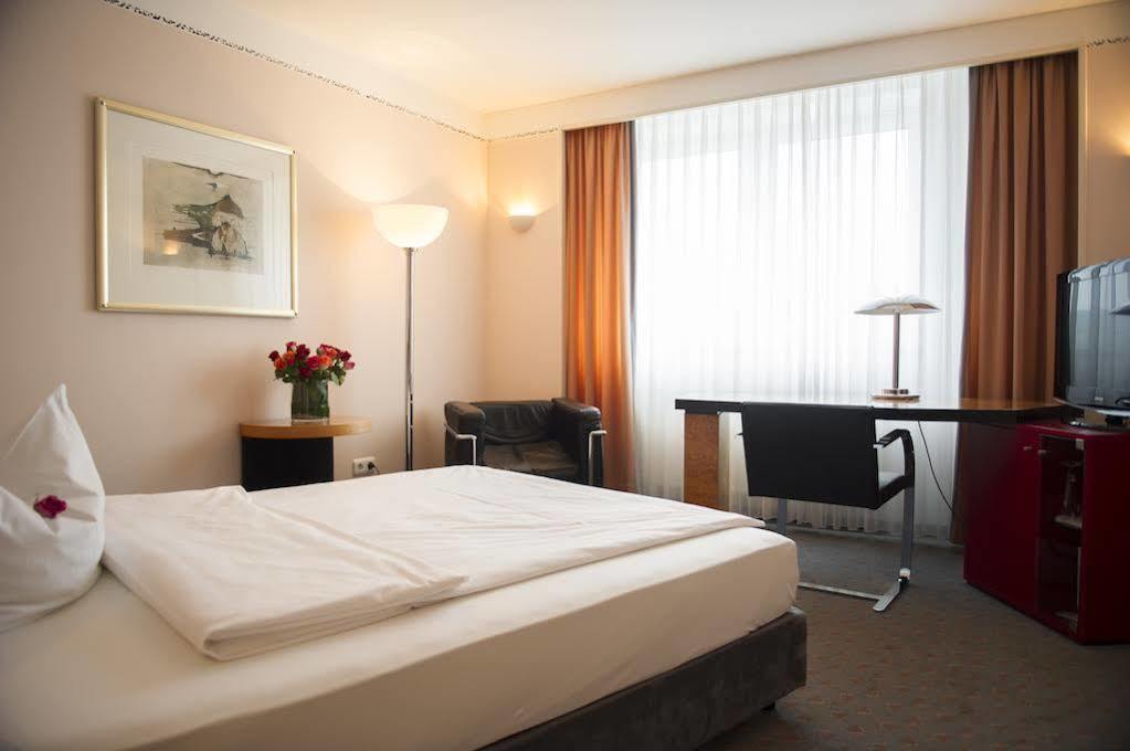 Parkhotel Schmid Adelsried ภายนอก รูปภาพ